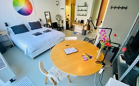 Comfortable Private Garden Room